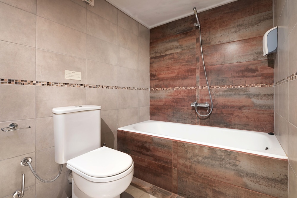 Double or Twin Room (Inland View) - Photo 3