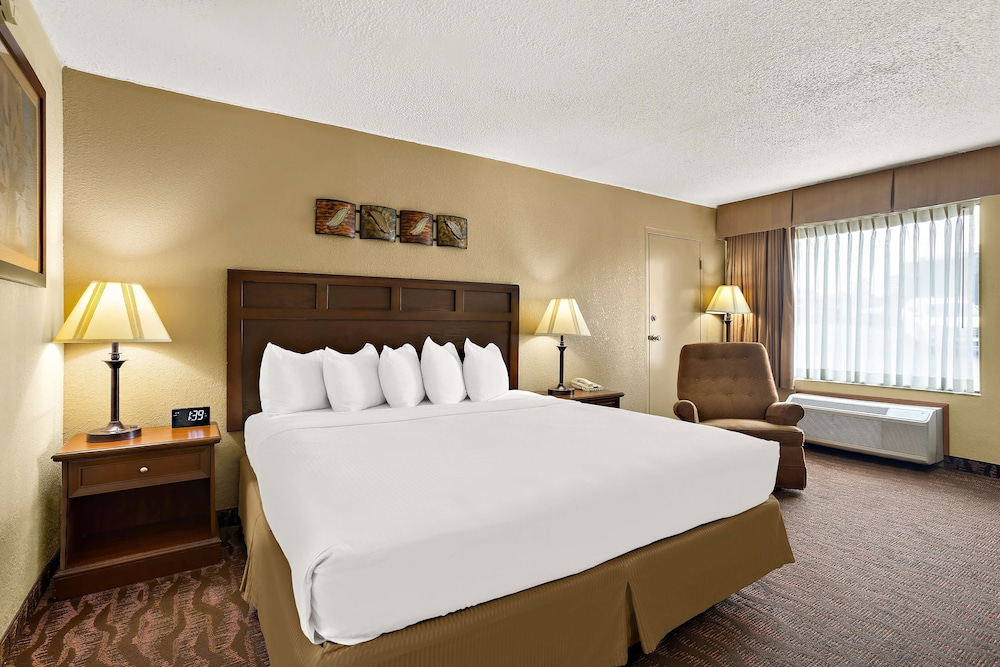 Suite, Multiple Beds, Non Smoking, Refrigerator & Microwave - Photo 2