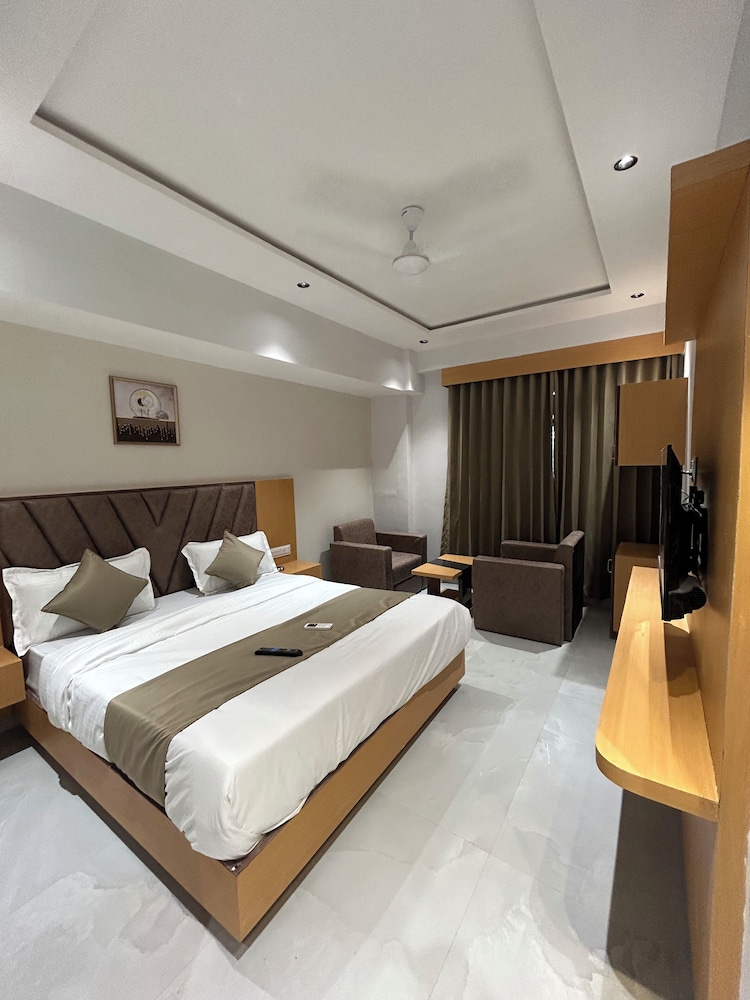 Deluxe Room, City View