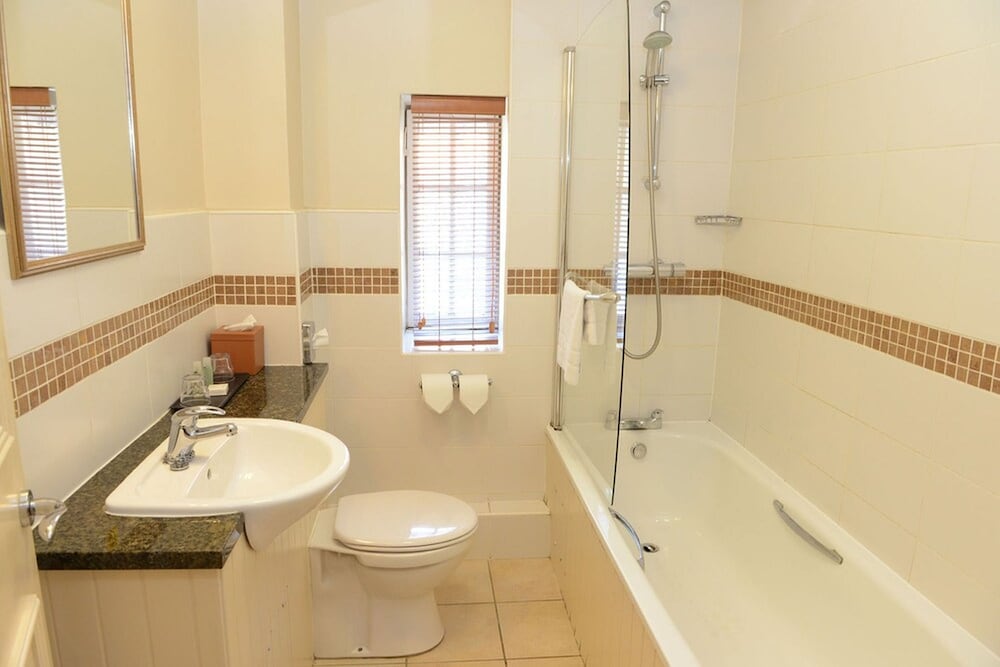 Standard Room, Multiple Beds, Non Smoking - Photo 3