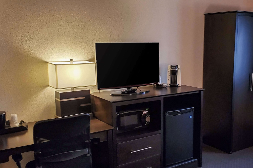 Room, 2 Queen Beds, Accessible, Non Smoking photo 1