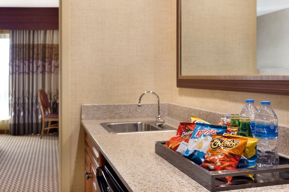 Premium Suite, 2 Double Beds, Corner - Photo 2
