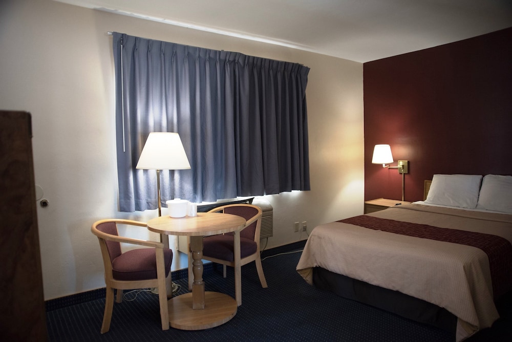 Deluxe Room, 1 Queen Bed, Non Smoking - Photo 2