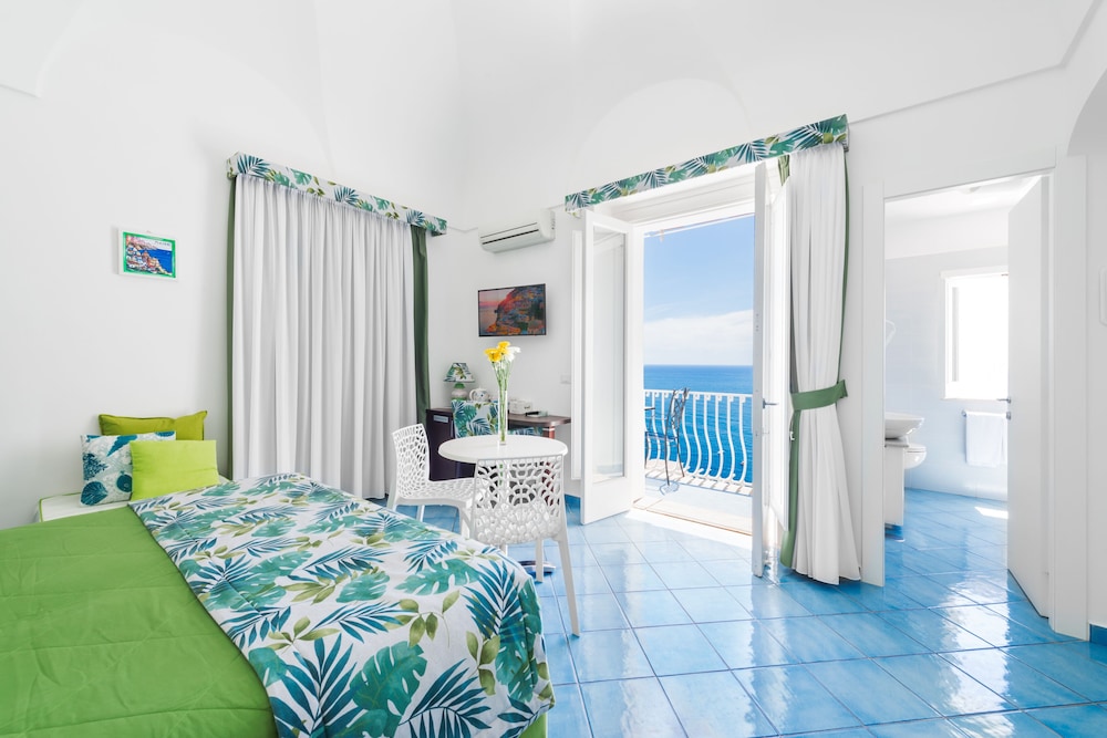 Superior Double or Twin Room, Terrace, Sea View photo 1
