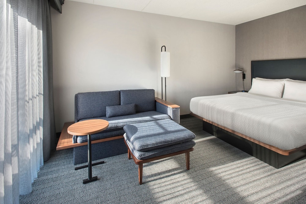 Room, 1 King Bed with Sofa bed (Hearing Accessible) - Photo 1