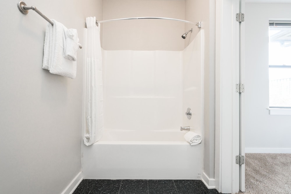 Cozysuites Music Row Chic 1BR w Free Parking 42, Photo 40
