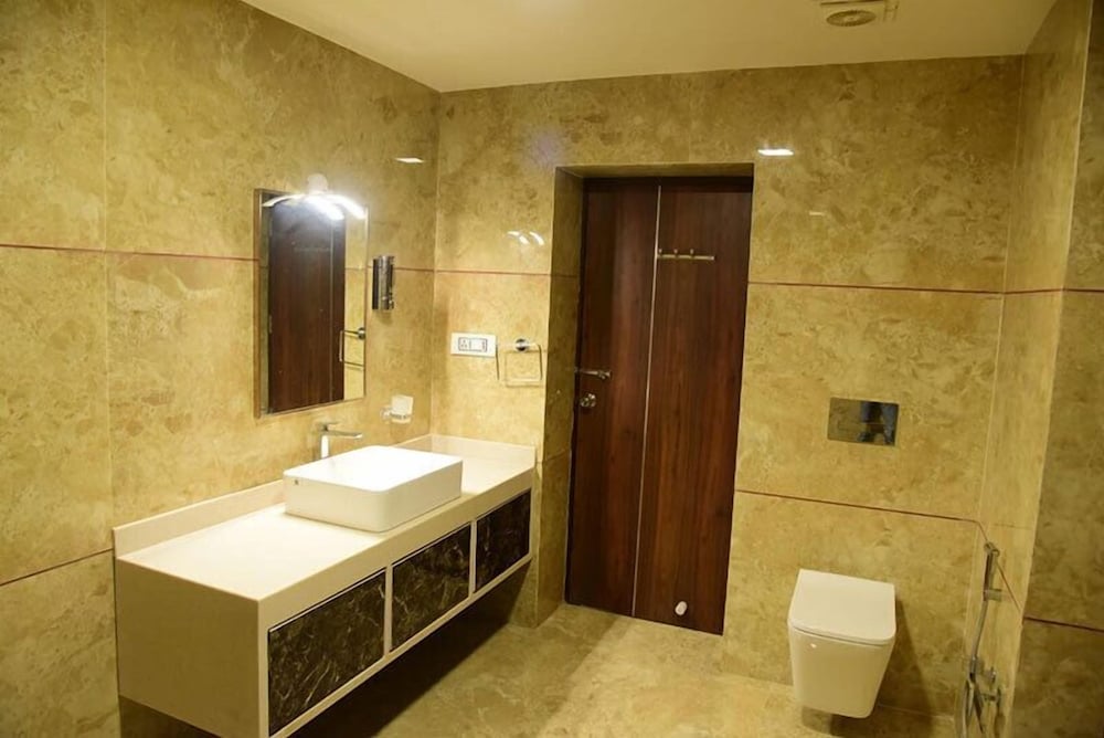 Deluxe Double Room, 1 Double Bed, Accessible, Smoking photo 2