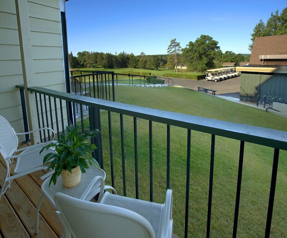 Inn on Steamboat Bay 2 Queens W/ Balcony or Deck Overlooking Gull Lake or Golf Course photo 2