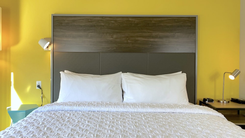 Room, 1 King Bed - Photo 4