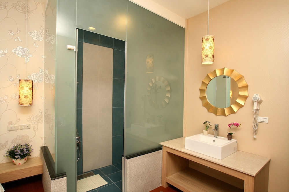 Standard Double Room, 1 King Bed, Balcony, River View photo 2