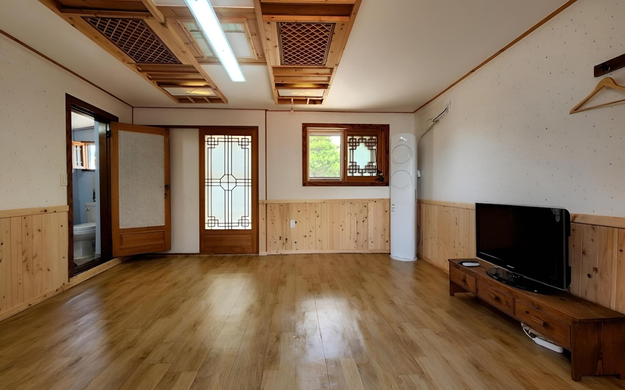 Room (Main Building (Unshared House with In) - Photo 4