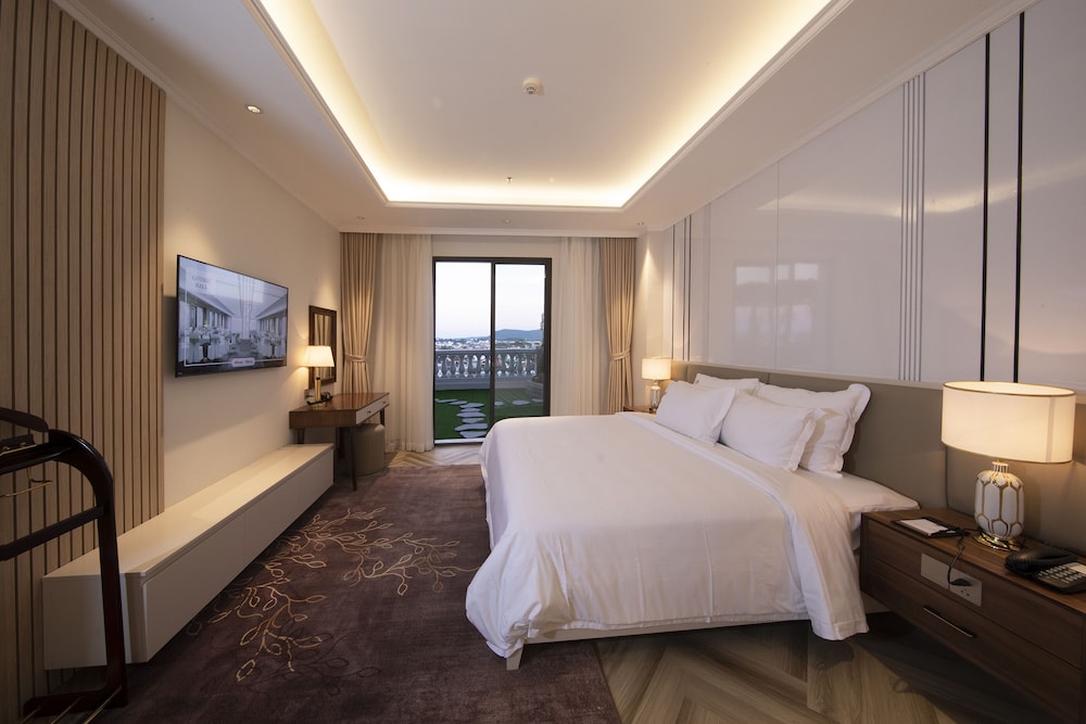 Grand Suite, Garden View - Photo 3