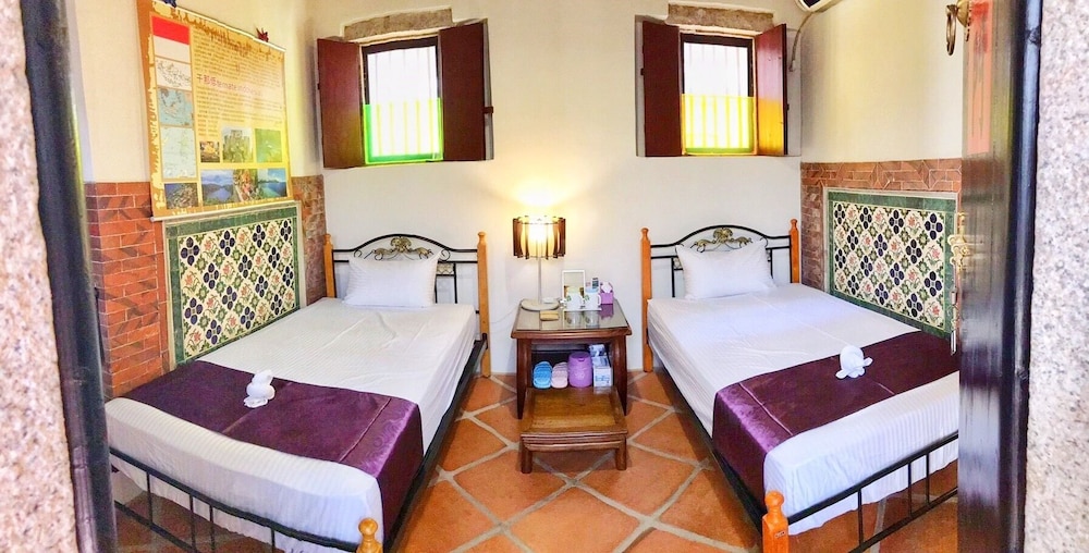 Signature Quadruple Room, 2 Bedrooms, Ensuite photo 2