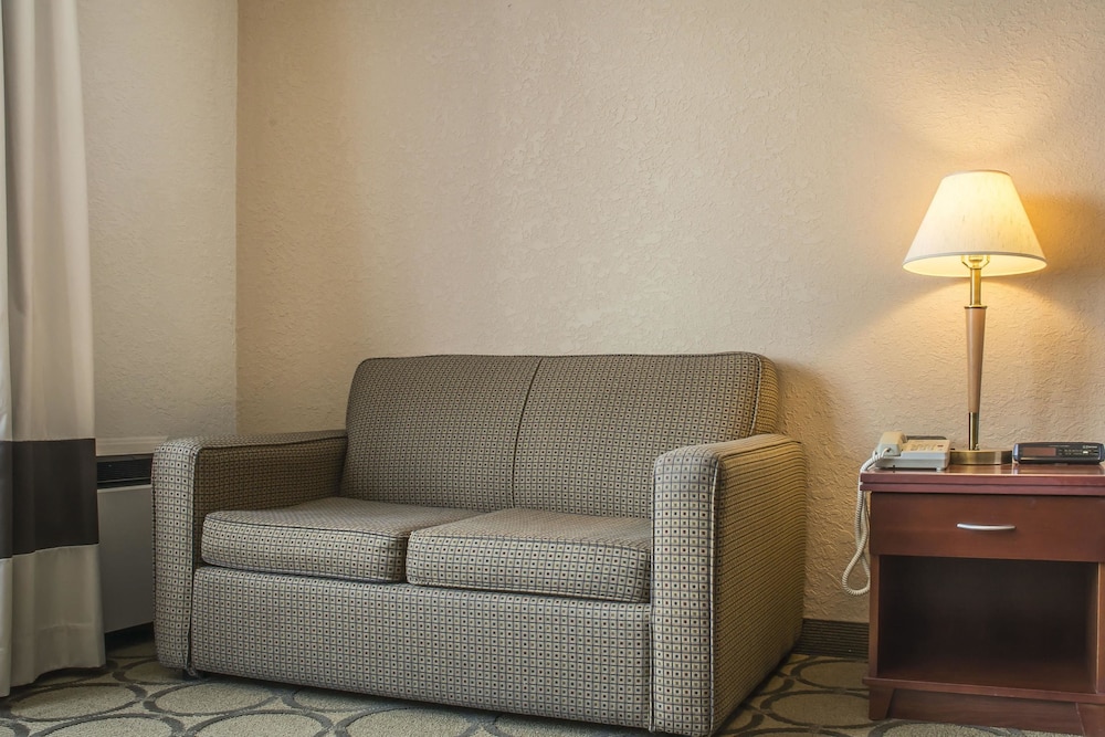 Standard Room, 1 Queen Bed, Non Smoking - Photo 8