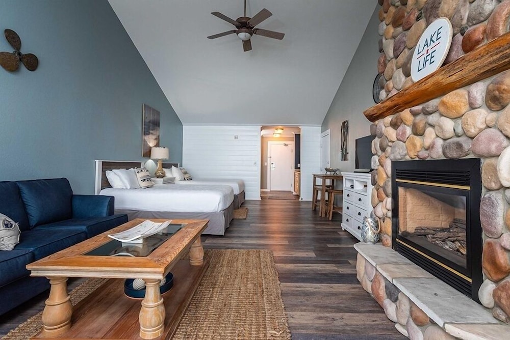 Deluxe Studio, 2 Twin Beds - Photo 8