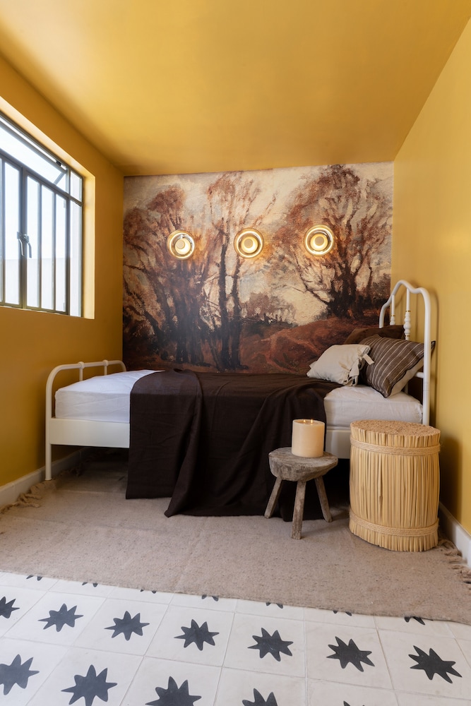 Basic Room, 1 Twin Bed, Private Bathroom