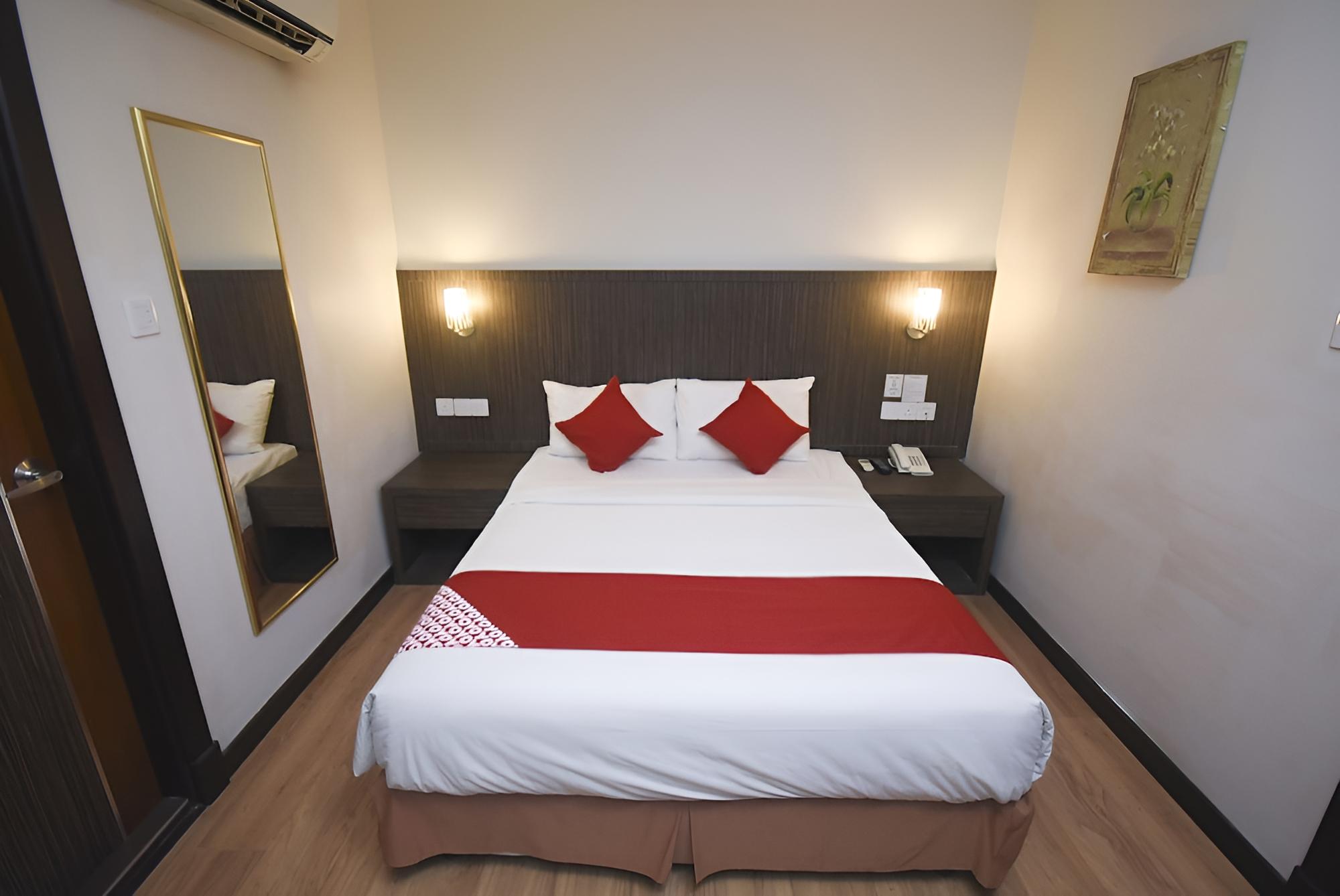 Standard Double Room, 1 Queen Bed, No Windows photo 2