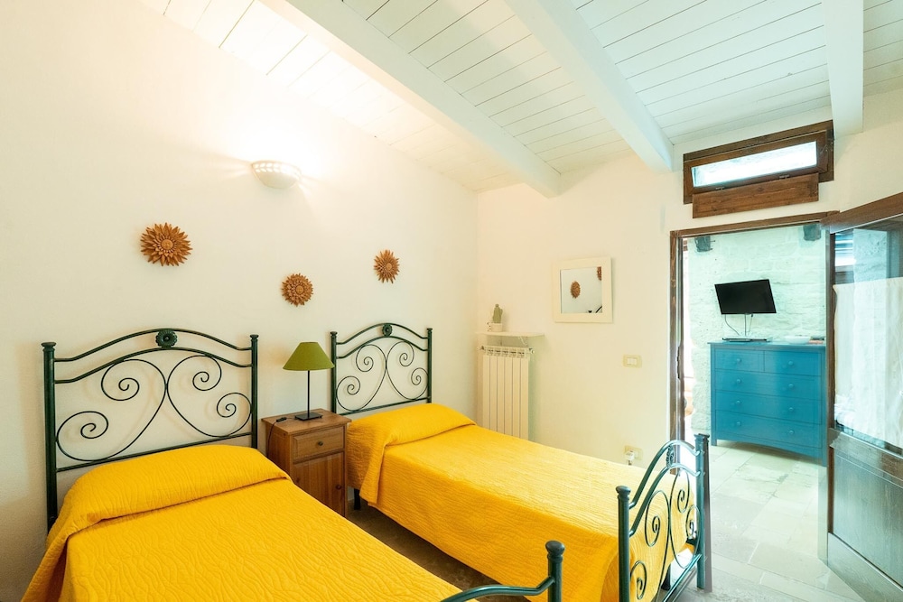 Basic Villa photo 3