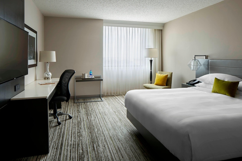 Room, 1 King Bed with Sofa bed - Photo 3