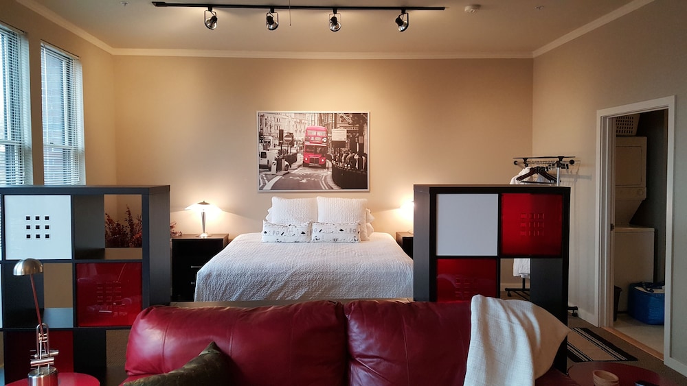 Executive Loft, 1 King Bed, Kitchen, City View photo 2