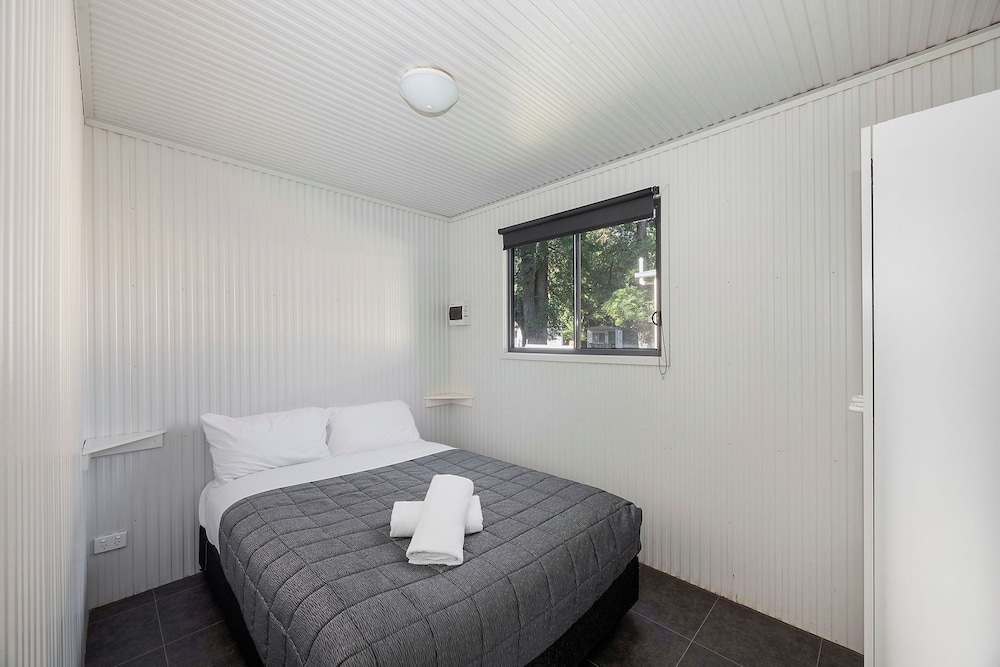 Room code: Standard Cabin - Sleeps 5 - Riverbreeze photo 3