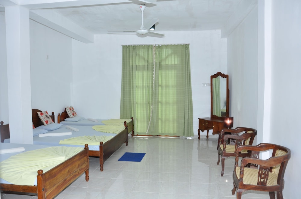 Standard Room (Standard Double or Twin  with Fan) photo 3