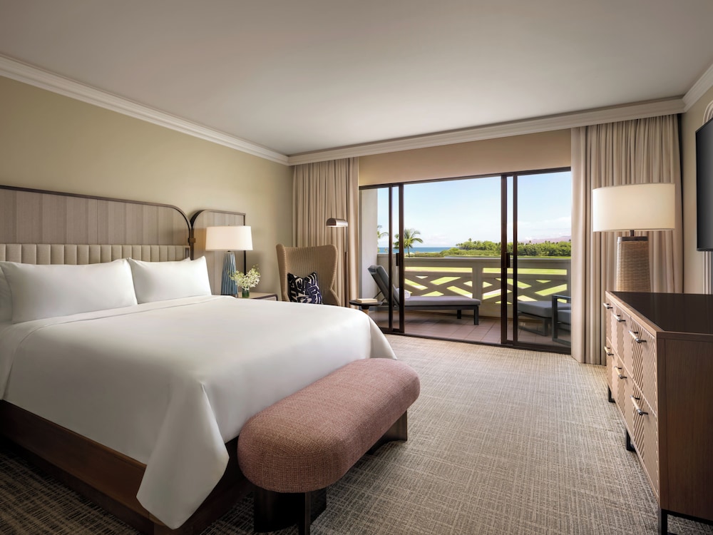 Suite, 1 King Bed, Ocean View (1 Bedroom. Accessible Shower)