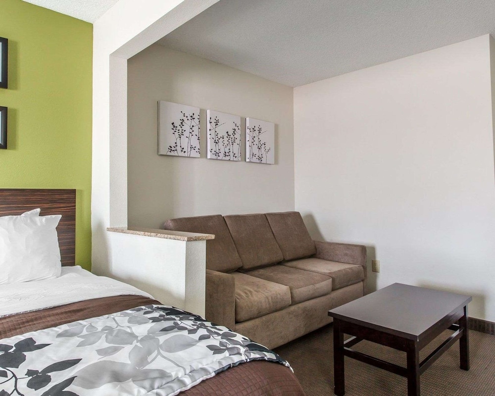 Suite, Multiple Beds, Non Smoking - Photo 7