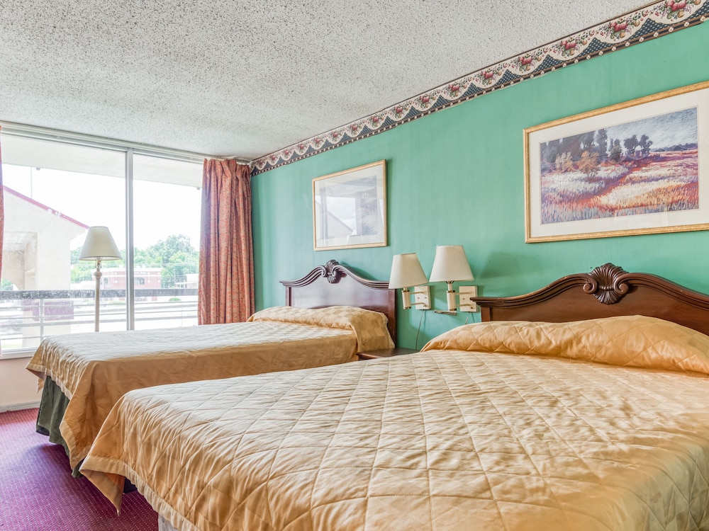Room, 2 Queen Beds photo 2
