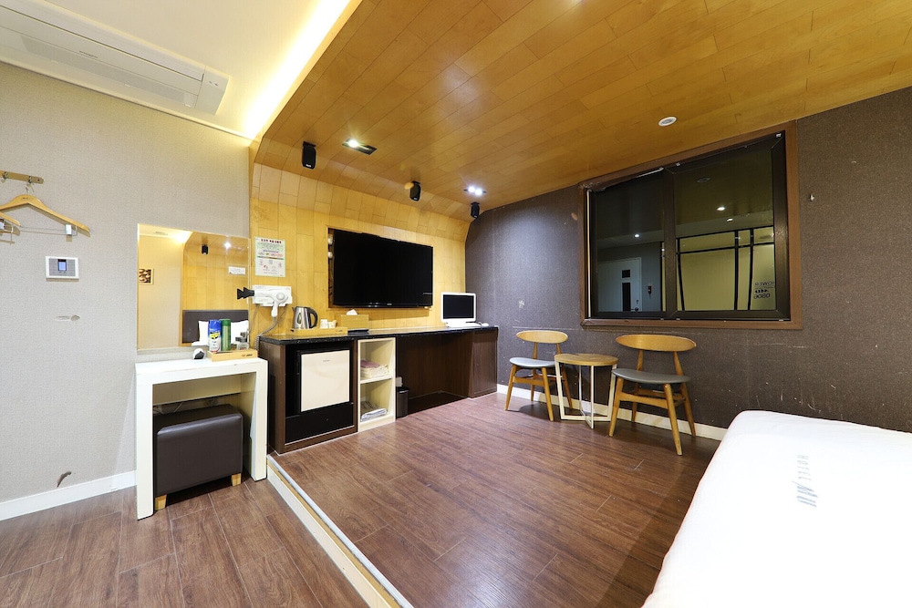 Royal Deluxe Double Room, City View photo 3