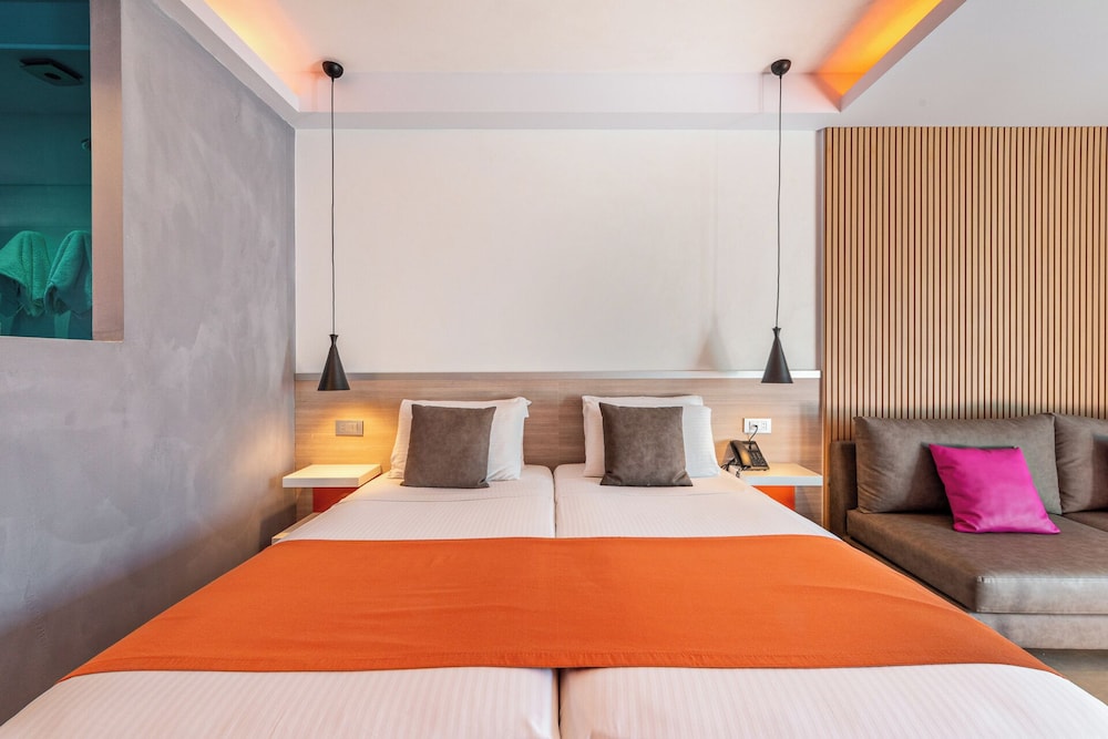 Deluxe Double Room - Photo 11
