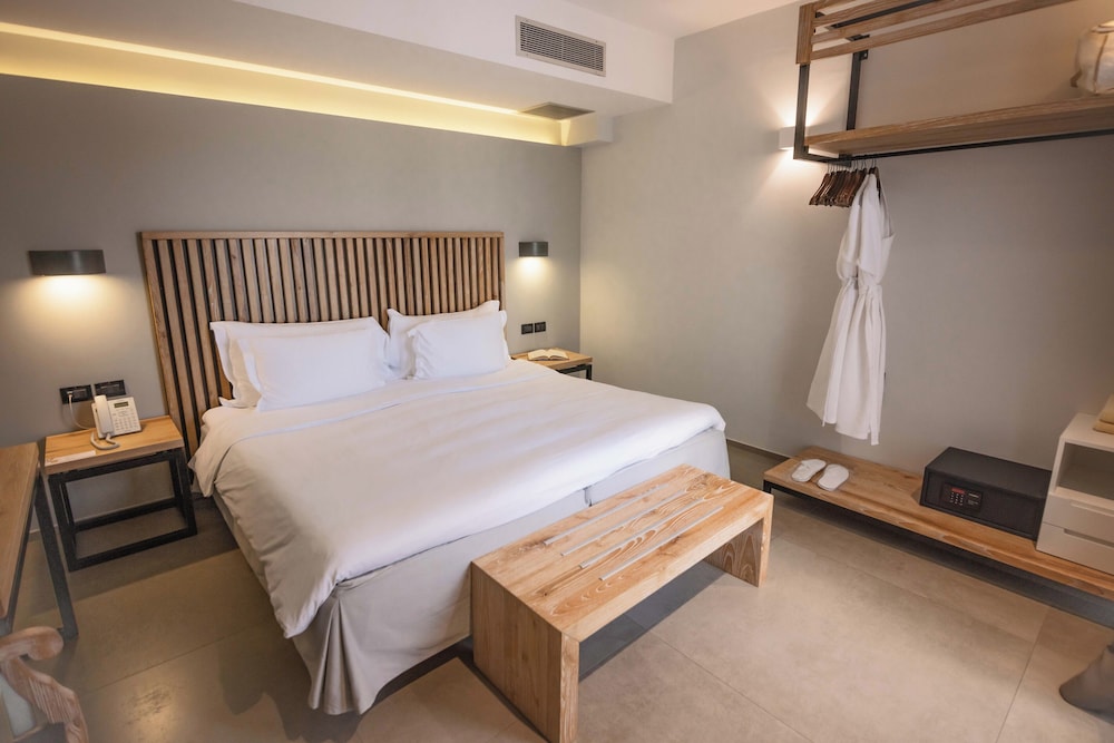 Family Suite, 2 Bedroom, Garden & Limited Sea View