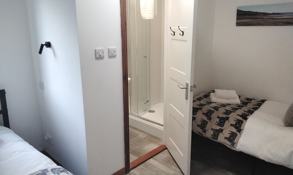 Twin Room (Room 4 No pets) photo 3