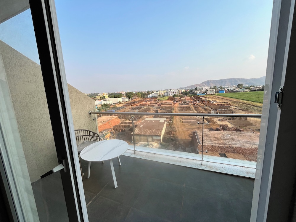 Super Deluxe with Balcony photo 3