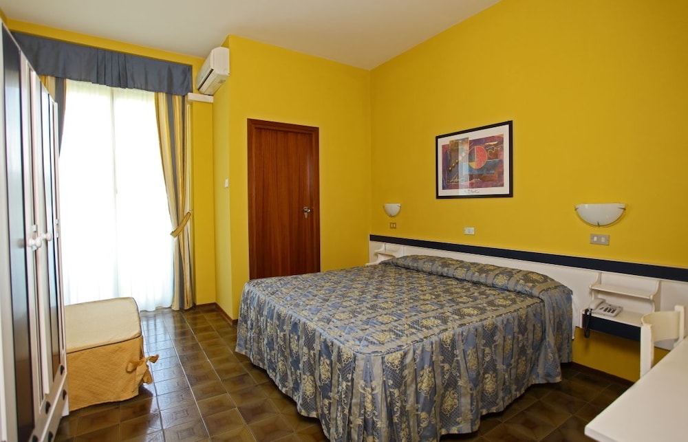 Double Room, 1 Double or 2 Twin Beds