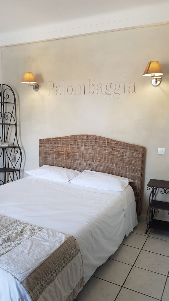 Double Room (Cour)