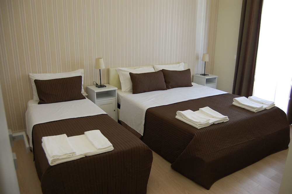 Standard Triple Room, Ensuite, City View photo 1