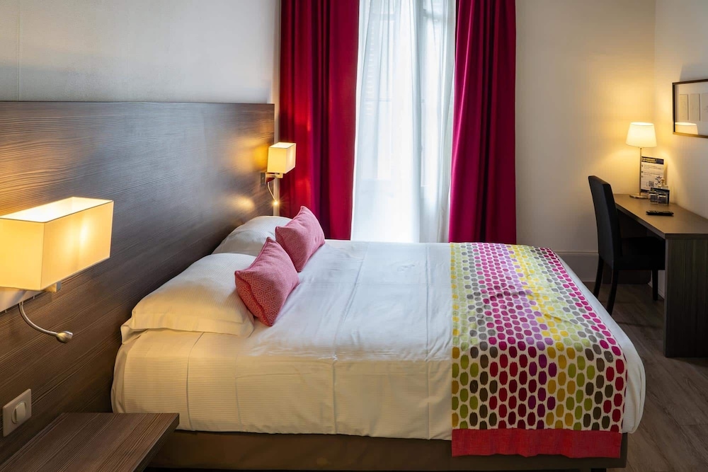 Standard Room, 1 Queen Bed