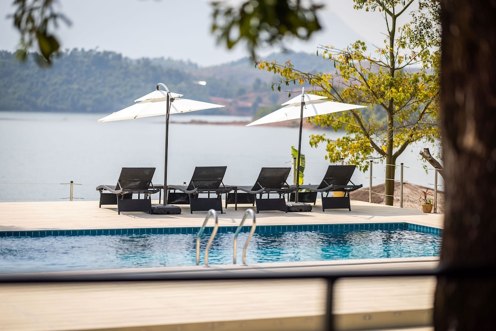 Deluxe Bungalow, 1 Bedroom, Pool View photo 3