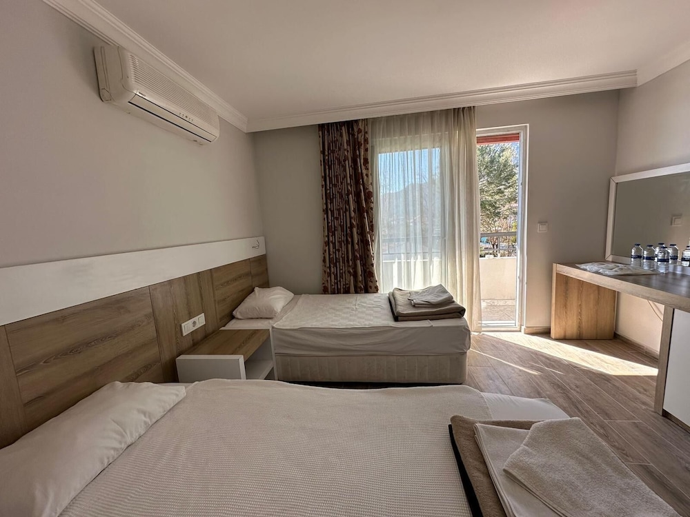 Standard Triple Room - Photo 8