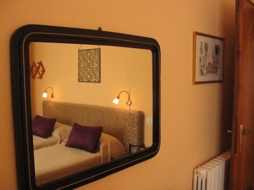 Double Or Twin Room, Shared Bathroom photo 3