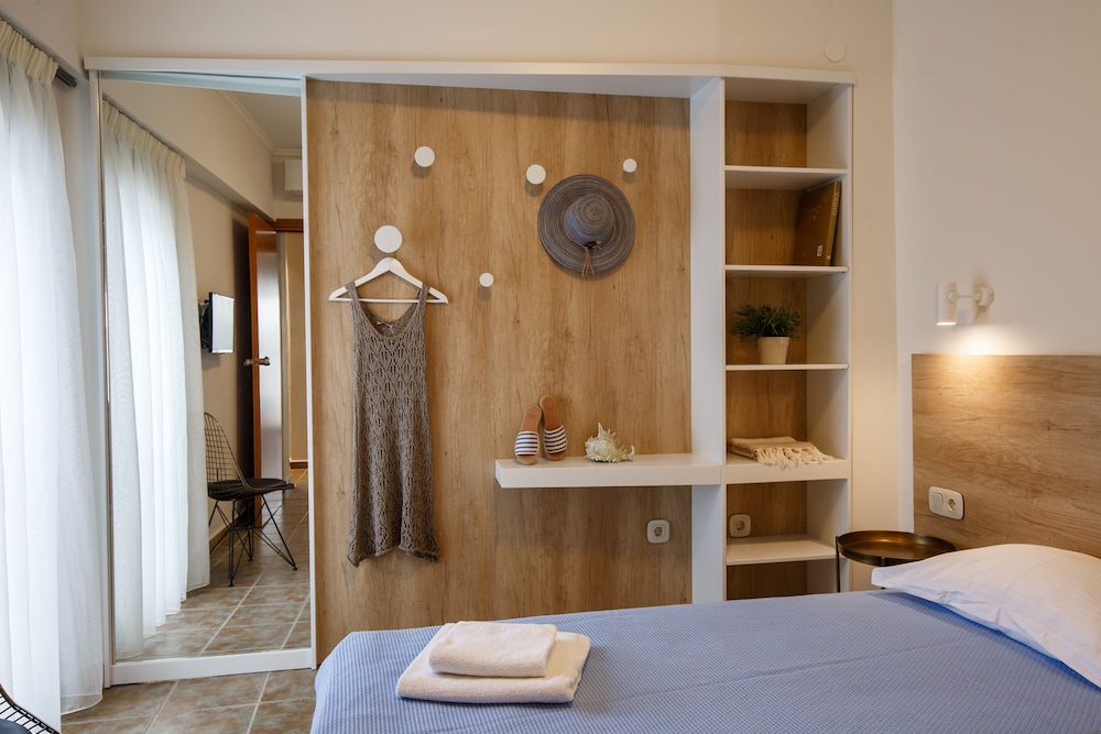 Family Room, 2 Bedrooms, Partial Sea View