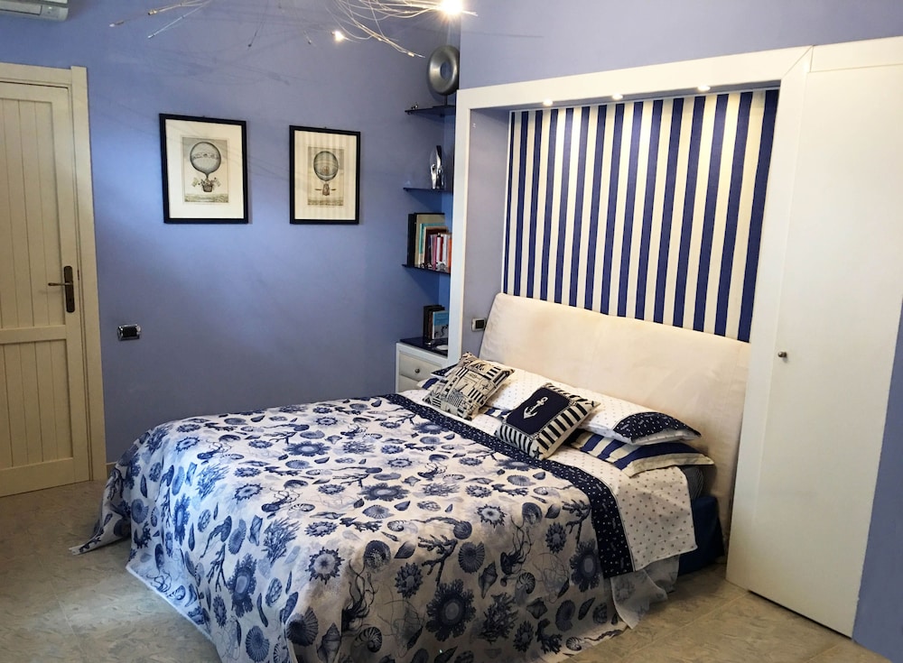 Romantic Double Or Twin Room, Shared Bathroom, Garden View