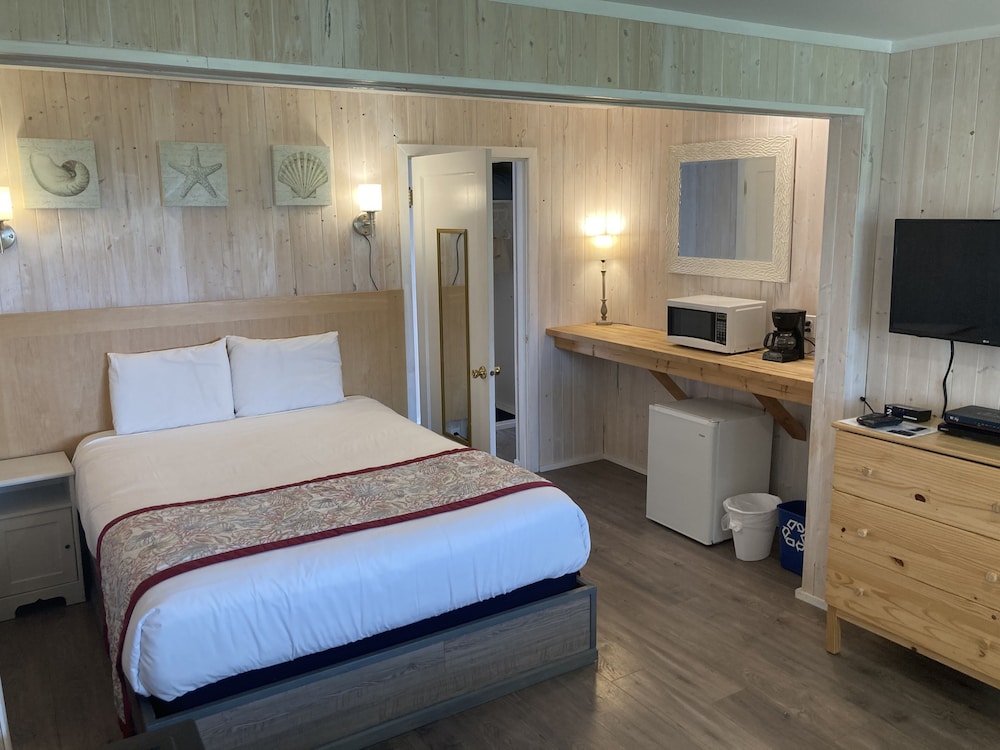 Deluxe Queen Room Ocean View to Deluxe Queen Room Oceanfront