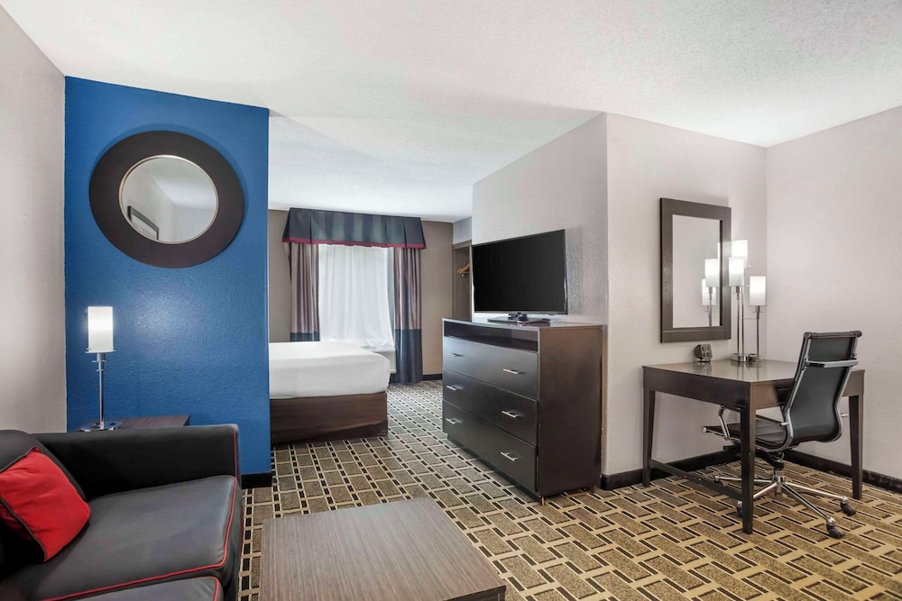 Business Room, 1 King Bed with Sofa bed, Non Smoking - Photo 6