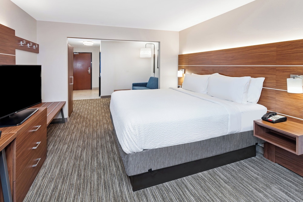 Suite, 1 King Bed, Accessible (Accessible Tub)