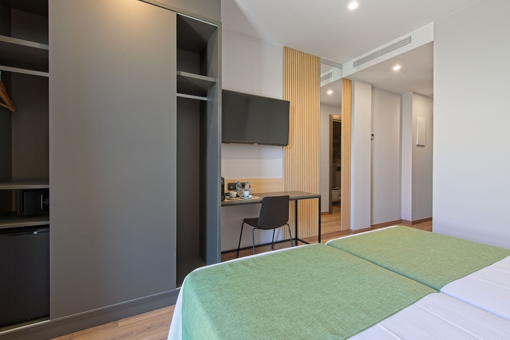 Standard Double Room Single Use photo 3
