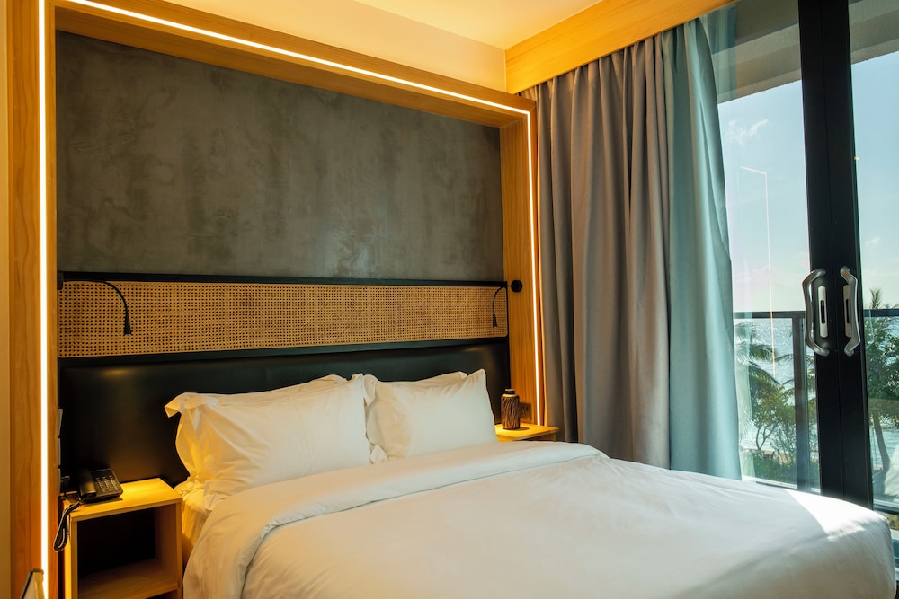 Deluxe Double Room, Balcony, Sea View photo 2
