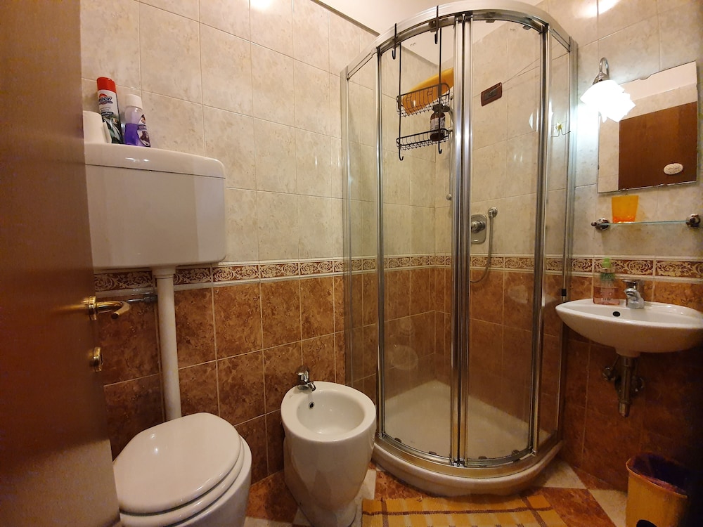Triple Room, Shared Bathroom photo 2
