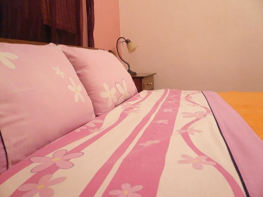 Double or Twin Room, 1 Queen Bed photo 2